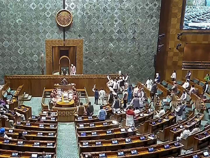 Parliament Winter Session: More 2 MPs suspended and count reached at 143 Parliament Winter Session: સાંસદો સસ્પેન્ડ થવાનો બન્યો રેકોર્ડ, આજે લોકસભામાંથી વધુ 2 સાંસદ સસ્પેન્ડ, અત્યાર સુધી 143 પર કાર્યવાહી