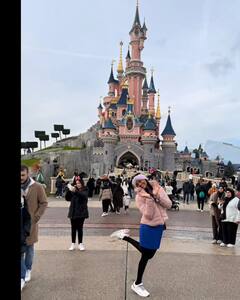 Karthika Nair Photos : கணவருடன் பாரீஸில் ரொமான்ஸ் செய்யும் கார்த்திகா நாயர்!