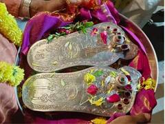 1 किलो सोनं, 7 किलो चांदी आणि अनमोल रत्नांनी सजवल्या रामलल्लाच्या पादुका; समोर आला फोटो