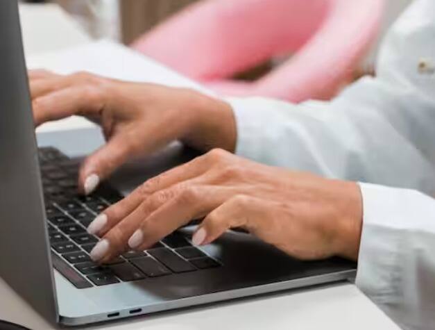 दोन्ही पदांसाठी, मान्यताप्राप्त मंडळातून विज्ञान विषयासह 12वी पूर्ण केलेले आणि संबंधित क्षेत्रातील डिप्लोमा असलेले उमेदवार अर्ज करू शकतात.