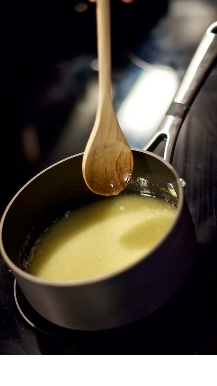 அத்துடன் கொஞ்சம் நெய் சேர்க்க வேண்டும்