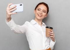 Career Tips: સોશિયલ મીડિયા પર શેર ના કરો આ બાબતો, ખતરામાં પડી જશે નોકરી, થઇ જશો બેરોજગાર