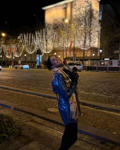 Karthika Nair Photos : கணவருடன் பாரீஸில் ரொமான்ஸ் செய்யும் கார்த்திகா நாயர்!