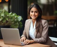 Career Tips: સોશિયલ મીડિયા પર શેર ના કરો આ બાબતો, ખતરામાં પડી જશે નોકરી, થઇ જશો બેરોજગાર