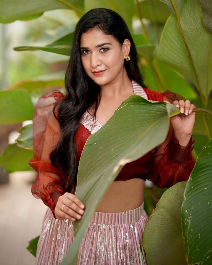 ప్రస్తుతం గుప్పెడంతమనసు సీరియల్ లో రిషి మిస్సింగ్ హడావుడి నడుస్తోంది. తనకు సంబంధం లేదంటే తనకు సంబంధం లేదనేస్తున్నారు శైలేంద్ర, దేవయాని. మరి వీళ్లిద్దరూ కాకపోతే రిషిని కిడ్నాప్ చేసే అవసరం సాక్షికి మాత్రమే ఉంది. అంటే సీరియల్ లోకి సాక్షి రీఎంట్రీ ఇచ్చిందా అనే డిస్కషన్ నడుస్తోంది