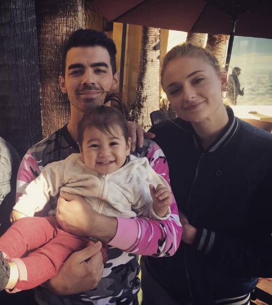 प्रिंयका चोपड़ा के जेठ और जेठानी यानी जो जोनस और सोफी टर्नर ने भी इस साल अपने रास्ते अलग कर लिए. कपल ने शादी के 4 साल बाद तलाक का फैसला लिया.