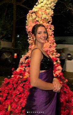 Tripti Dimri: ਤ੍ਰਿਪਤੀ ਡਿਮਰੀ ਨੇ ਸਾੜੀ ਵਿੱਚ ਫਲਾਂਟ ਕੀਤਾ ਪਰਫੈਕਟ ਫਿਗਰ, ਤਸਵੀਰਾਂ ਨੇ ਇੰਟਰਨੈੱਟ 'ਤੇ ਮਚਾ ਦਿੱਤੀ ਹਲਚਲ