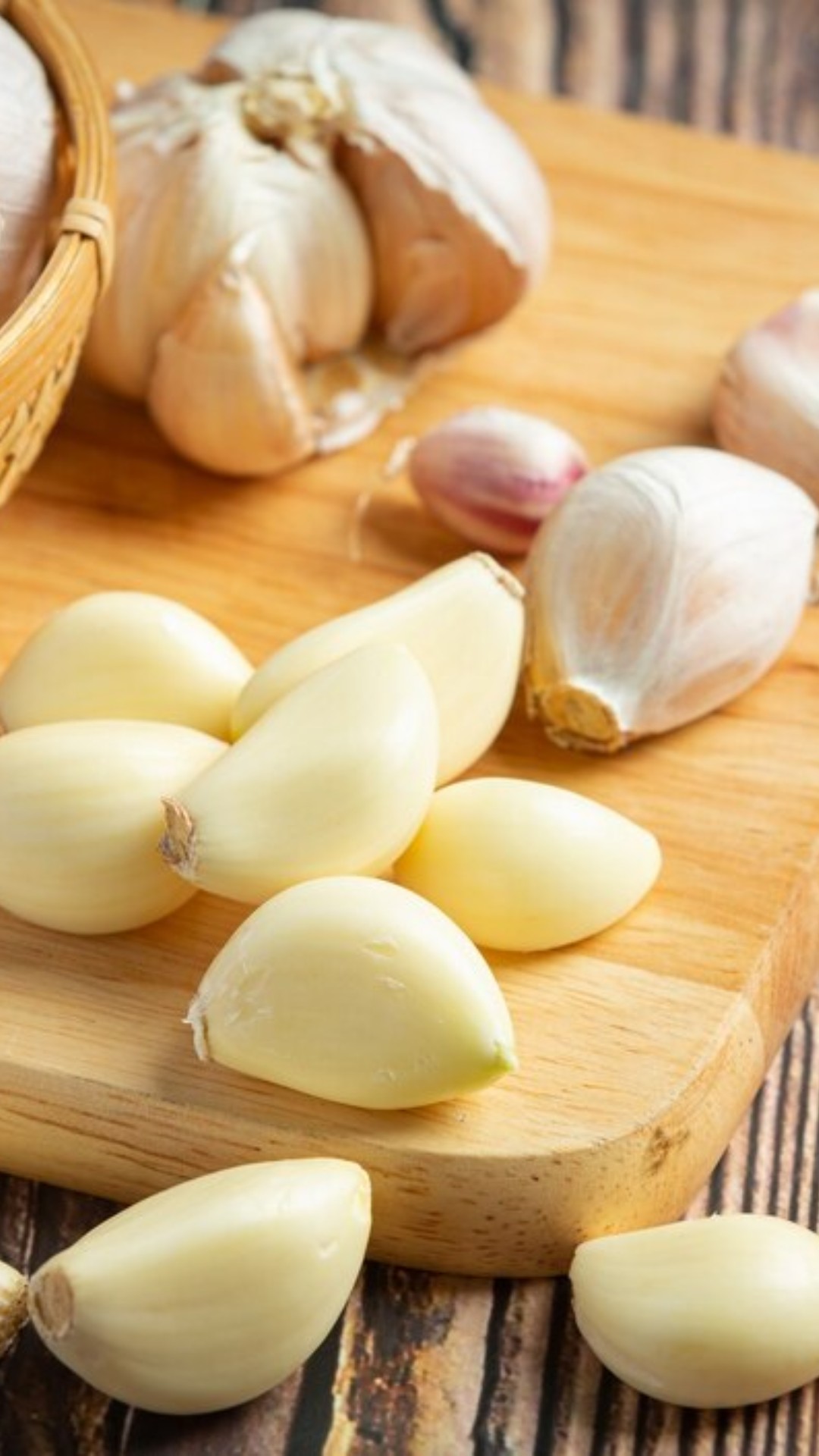Benefits of Garlic: अपचन, सांधेदुखी, सर्दी-खोकला सर्व समस्यांवर लसूण हाच उपाय; पण खाण्याची योग्य वेळ काय?