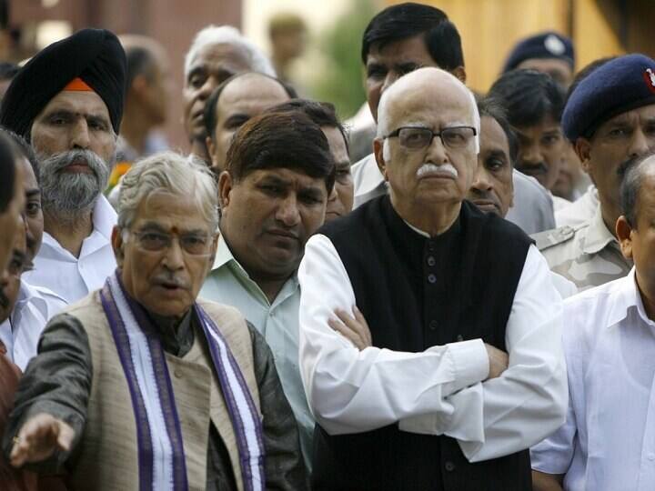 ram mandir inauguration Uproar over invitation to both heroes lal krishna advani and murli manohar johsi of Ayodhya movement Ayodhya आंदोलन के दोनों हीरो को रामलाला के प्राण प्रतिष्ठा में निमंत्रण पर उहापोह! जानें- क्यों हुई उलझन