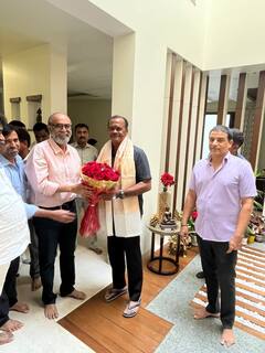 Komatireddy Venkat Reddy: కోమటిరెడ్డి వెంకట్ రెడ్డిని కలిసిన టాలీవుడ్ పెద్దలు - తెలంగాణ సినిమాటోగ్రఫీ మంత్రికి కంగ్రాట్స్