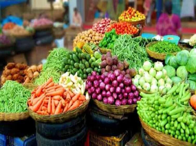 Vegetables price list december 19th 2023 chennai koyambedu market Vegetable Price: தென் மாவட்டங்களை பரிதவிக்க விட்ட  கனமழை.. டாப் கியரில் உயர்ந்ததா காய்கறி விலை..? இன்றைய நிலவரம்!