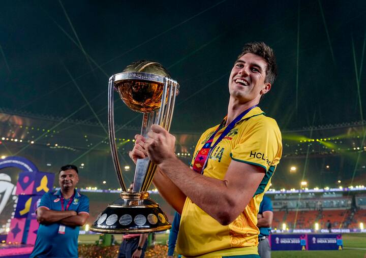 இதன் மூலம் ஐ.பி.எல் வரலாற்றிலே அதிக விலைக்கு வாங்கப்பட்ட இரண்டாம் வீரர் என்ற பெருமையை அடைந்துள்ளார் பேட் கம்மின்ஸ்.