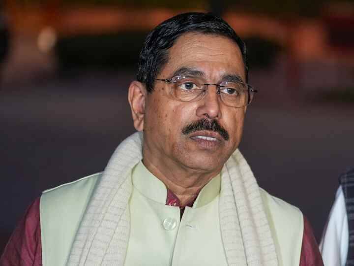 ममता बनर्जी ने मल्लिकार्जुन खरगे को पीएम फेस बनाने रखा प्रस्ताव तो प्रल्हाद जोशी ने ली चुटकी, कहा- 'चुनाव जीतने का सवाल...' INDIA Alliance Meeting Delhi pralhad joshi Remarks on Mallikarjun Kharge PM face proposal ममता बनर्जी ने मल्लिकार्जुन खरगे को पीएम फेस बनाने रखा प्रस्ताव तो प्रल्हाद जोशी ने ली चुटकी, कहा- 'चुनाव जीतने का सवाल...'