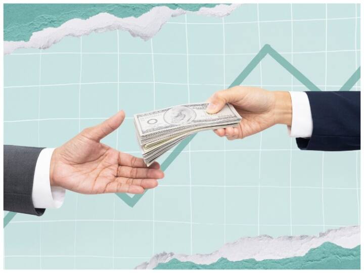 अप्लाई करने के लिए जनरल कैटेगरी के कैंडिडेट्स को 750 रुपये शुल्क देना होगा. ओबीसी के लिए शुल्क 600 रुपये है और एससी, एसटी, पीडब्ल्यूबीडी के लिए शुल्क 450 रुपये है.