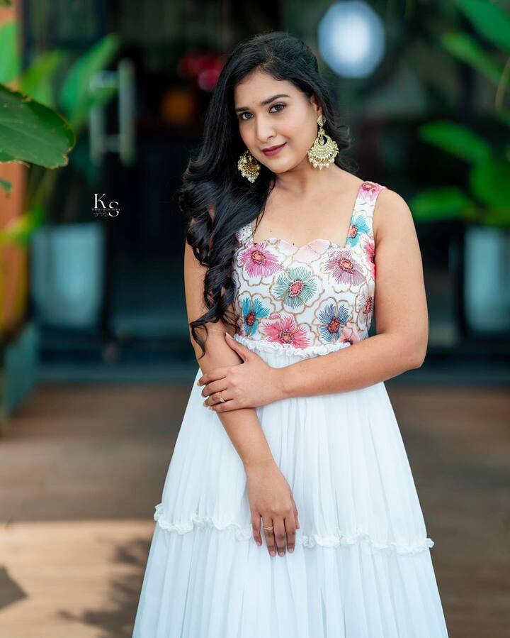 గుప్పెడంతమనసు సాక్షి(రసజ్ఞ) ఫొటోస్(Image credit: Rasagnya/Instagram)