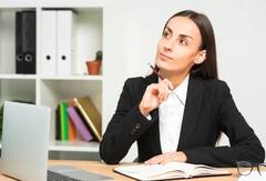 Career Tips: સોશિયલ મીડિયા પર શેર ના કરો આ બાબતો, ખતરામાં પડી જશે નોકરી, થઇ જશો બેરોજગાર