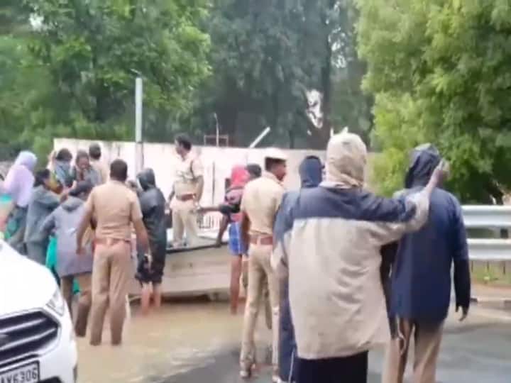 In Tirunelveli, police assisted people off a boat during rescue operations to bring them to safety. (Source: ANI)