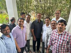 Komatireddy Venkat Reddy: కోమటిరెడ్డి వెంకట్ రెడ్డిని కలిసిన టాలీవుడ్ పెద్దలు - తెలంగాణ సినిమాటోగ్రఫీ మంత్రికి కంగ్రాట్స్