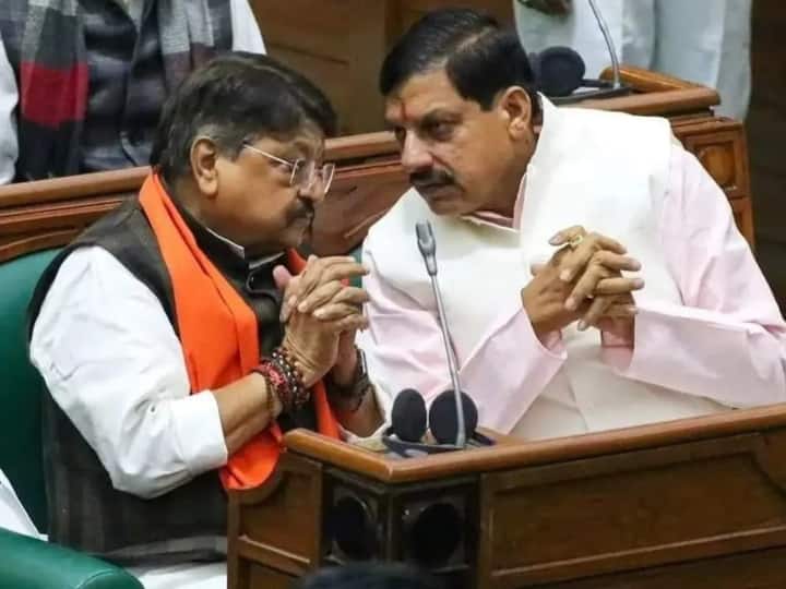 MP Politics: 'शिव' ने छोड़ा साथ तो 'कैलाश' ने थाम लिया मोहन का हाथ, परवान चढ़ी CM के साथ 25 साल पुरानी दोस्ती Madhya Pradesh Indore MLA Kailash Vijayvargiya support CM Dr Mohan Yadav mp news ann MP Politics: 'शिव' ने छोड़ा साथ तो 'कैलाश' ने थाम लिया मोहन का हाथ, परवान चढ़ी CM के साथ 25 साल पुरानी दोस्ती