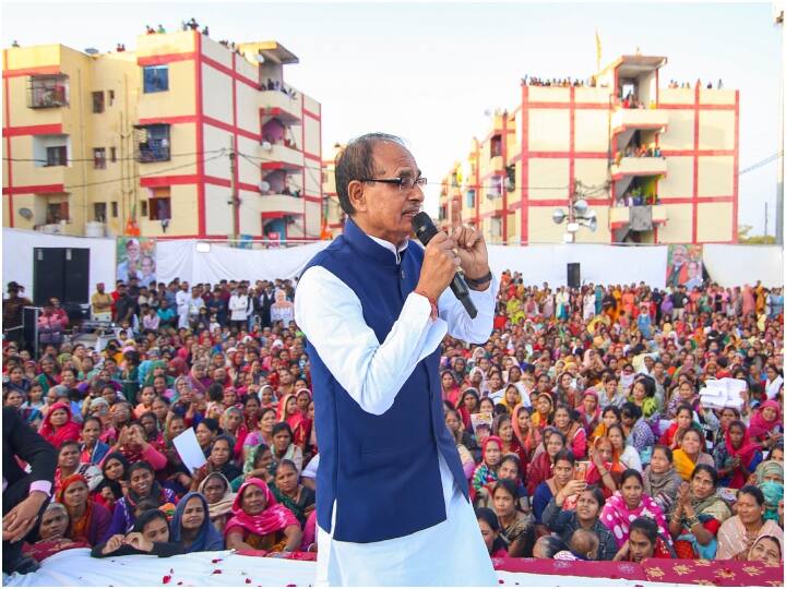 मध्य प्रदेश कैबिनेट के गठन से जुड़े एक सवाल पर उन्होंने कहा कि यह पार्टी तय करेगी और सलाह मश्विरा जो होना था वह हो गया है.