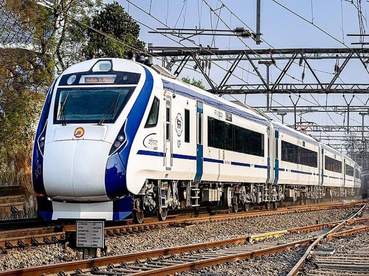 Due to Unprecedented flooding water logging Tirunelveli Station following Changes in pattern of Train Services Nellai Rain: வெள்ளக்காடான நெல்லை! நாளை இந்த ரயில்கள் எல்லாம் ரத்து - நோட் பண்ணிக்கோங்க பயணிகளே!