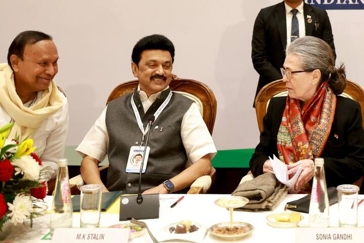 अगले साल होने वाले लोकसभा चुनाव और हाल ही में कांग्रेस को राजस्थान, मध्य प्रदेश और छत्तीसगढ़ विधानसभा चुनाव में मिली हार के मद्देनजर इस बैठक को अहम माना जा रहा है.