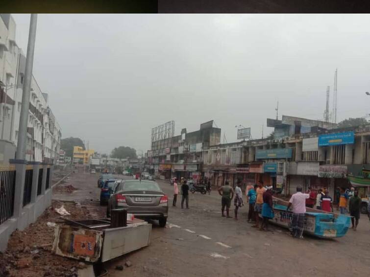 Rescue operations are underway in Tirunelveli and Tuticorin as the floods have receded South TN Rains:  குறைந்தது மழை.. வடியத் தொடங்கும் வெள்ளம் - நெல்லை, தூத்துக்குடியில் மீட்பு பணிகள் தீவிரம்..