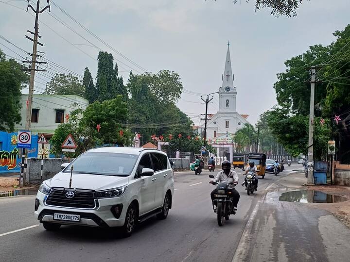 நெல்லை மக்கள், அவர்களின் அன்றாட வேலைகளை செய்ய தொடங்கிவிட்டனர்.
