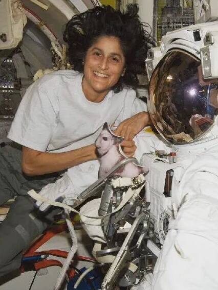 कौन हैं स्पेस में समोसा ले जाने वाली एस्ट्रोनॉट?