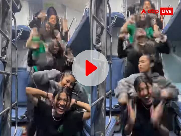 Girls dance video on shahrukh khan song chal chaiyan chaiyan watch latest dance video Girls Dance Video: चलती ट्रेन में लड़कियों का 'चल छइयां छइयां' गाने पर धमाकेदार डांस, यूजर्स बोले- 'हमें क्यों नहीं दिखतीं'