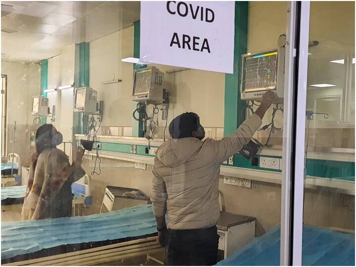 gujarat two new coronavirus cases confirmed in gandhnagar city Gujarat: गांधीनगर में दो महिला कोरोना पॉजिटिव, जीनोम सीक्वेंसिंग के लिए भेजा गया सैंपल