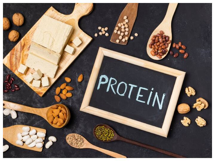 आजकल फिटनेस के चक्कर में बहुत से लोग प्रोटीन सप्लीमेंट्स और हाई प्रोटीन वाले डाइट लेना शुरू कर देते है. लेकिन जरूरत से ज्यादा प्रोटीन लेने नुकसानदायक होता है आइए जानते हैं कैसे?