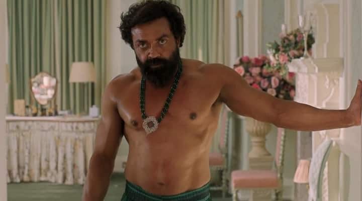 1 दिसंबर को रिलीज हुई फिल्म एनिमल में रणबीर कपूर ने लीड रोल प्ले किया. लेकिन फिल्म में विलेन बने बॉबी देओल ने अपनी एक्टिंग से सभी का दिल जीत लिया.