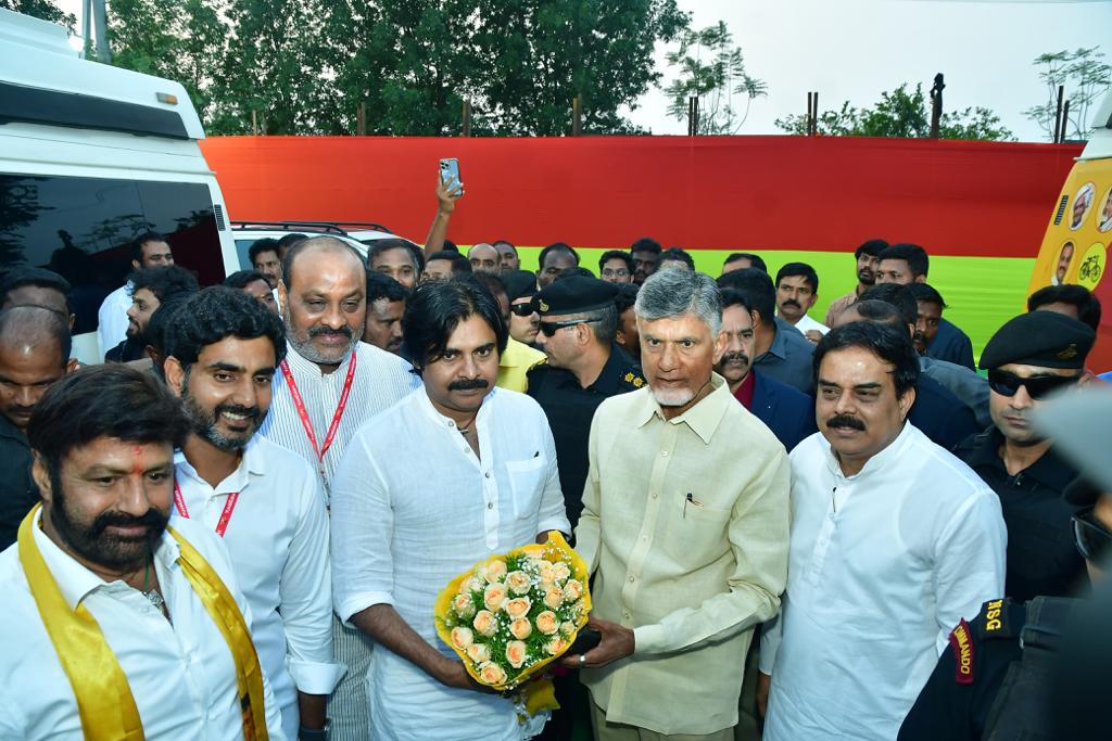 Free Bus for AP Women: ఆర్టీసీలో మహిళలకు ఉచిత ప్రయాణం, రైతులకు రూ.20 వేల సాయం: చంద్రబాబు హామీలు