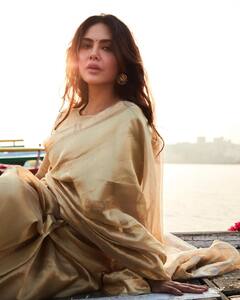 बनारस में ईशा गुप्ता ने कराया फोटोशूट, साड़ी में बेहद खूबसूरत दिखीं एक्ट्रेस