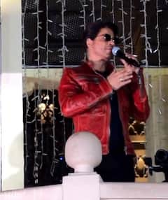 SRK Dunki Promotion : துபாயில் டங்கி ப்ரோமோஷன்..மக்களுடன் நடனமாடி அசத்திய ஷாருக்!