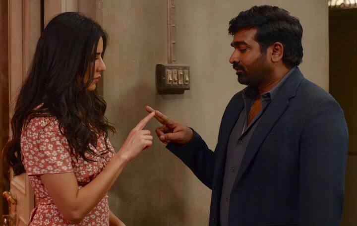 பத்லாப்பூர், அந்தாதுன் உள்ளிட்ட படங்களை இயக்கிய ஸ்ரீராம் ராகவன் இந்தப் படத்தை இயக்கியுள்ளார்.