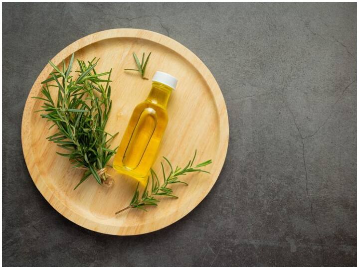 क्यों लगाया हुआ है बैन- अमेरिका का फूड एंड ड्रग एडमिनिस्ट्रेशन (FDA) ने सरसों के तेल पर बैन इरुसिक एसिड (Erucic Acid) की वजह से लगाया है. सरसों के तेल में ये एसिड होता है, इस वजह से इस पर बैन लगाया गया है.