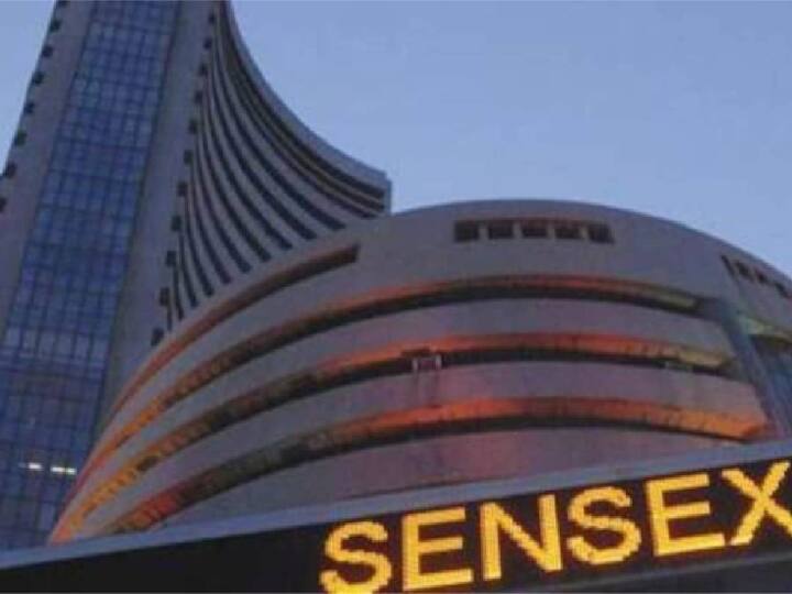 Stock Market Update Closing Bell Nifty at 21,150 Sensex tanks 931 Points in sharp fall all sectors in the red Stock Market Update: கடும் சரிவுடன் நிறைவடைந்த இந்திய பங்குச்சந்தை : சென்செக்ஸ் 900 புள்ளிகள் வீழ்ச்சி..