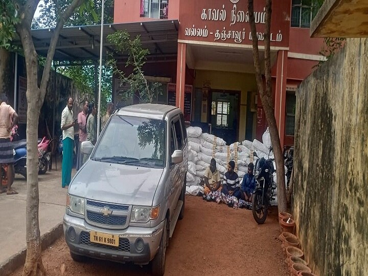 தஞ்சை அருகே 1000 கிலோ புகையிலைப் பொருட்கள் பறிமுதல் - 3 பேர் கைது, சொகுசு கார் பறிமுதல்