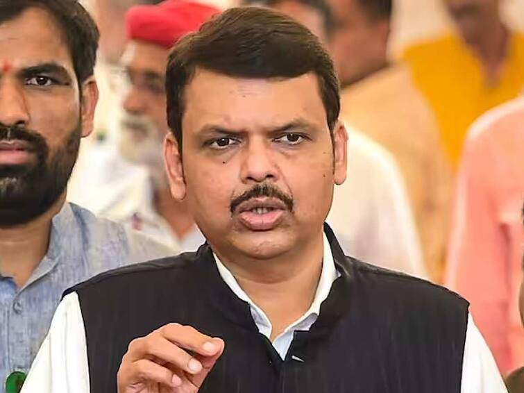 Government take decision to withdraw 324 cases of Maratha agitation dcm devendra fadnavis give Information maharashtra nagpur Maratha Reservation : आंदोलकांना दिलासा; मराठा आंदोलनातील 324 खटले मागे घेण्याचा सरकारचा निर्णय; उपमुख्यमंत्र्यांनी सभागृहात सादर केली आकडेवारी 