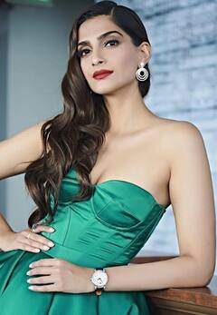 sonam kapoor Photo: ઓફ શોલ્ડર ગ્રીન ડ્રેસમાં ગોર્જિયસ લાગી સોનમ કપૂર