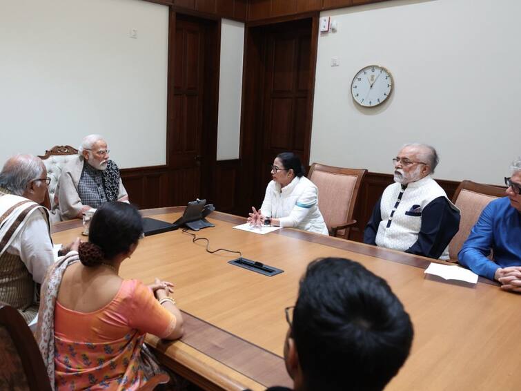 West Bengal CM Mamata Banerjee Meets PM Modi Urges Release Of Pending Dues Officers To Hold Meeting 'Bengal, Centre Officers To Hold Meeting': Mamata Meets Modi, Seeks Release Of Pending Funds