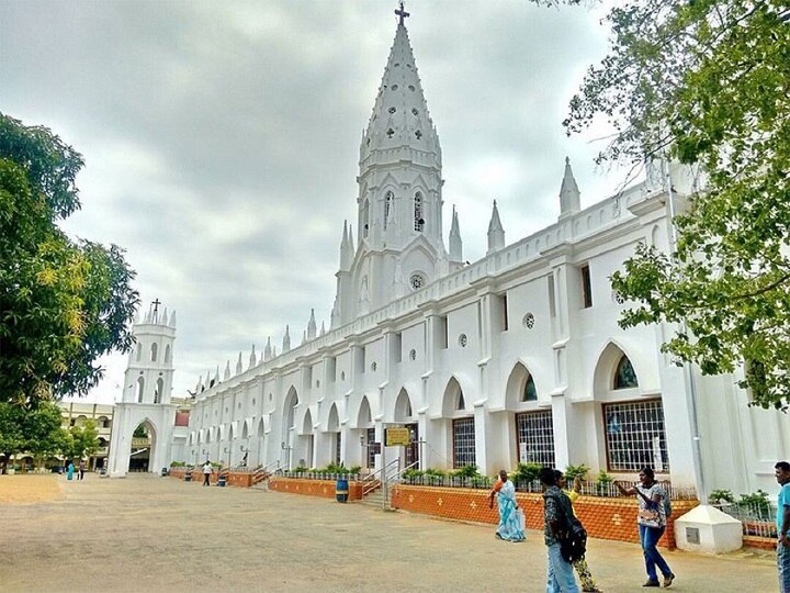 பசும்சோலைகள் மத்தியில் வானுயர்ந்து பக்தர்களின் வேண்டுதலை நிறைவேற்றும் பூண்டி மாதா பசிலிக்கா