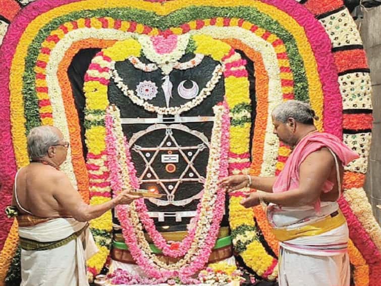 Sani Peyarchi 2023 Special Yagam At Endhira Saneeswaran Temple- TNN Sani Peyarchi 2023: சனிப்பெயர்ச்சி விழா; யந்திர சனீஸ்வரன் கோயிலில் சிறப்பு யாகம்