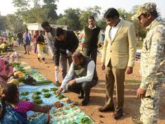 बस्तर की हल्दी को दिलाई जाएगी अब बड़ी पहचान, कलेक्टर पहुंचे हाट बाजार, कही ये बात