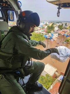 राहत कैंप में भेजे गए 75 हजार लोग-10 की मौत, तमिलनाडु में बाढ़ की तबाही के बीच रेस्क्यू के लिए उतरी आर्मी, देखें तस्वीरें