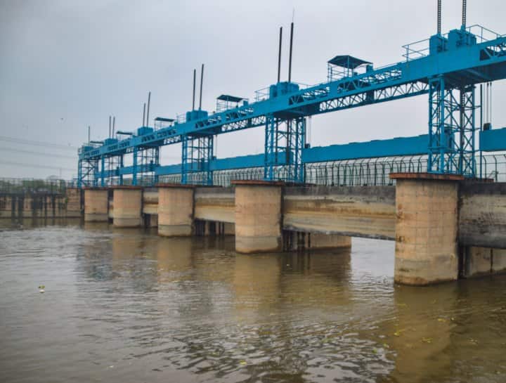 Hindon River Pollution: हिंडन नदी में प्रदूषण को लेकर NGT सख्त, निगम अधिकारियों के खिलाफ कार्यवाही शुरू करने का आदेश NGT orders initiation of criminal proceedings against corporation officials in Hindon river pollution case Hindon River Pollution: हिंडन नदी में प्रदूषण को लेकर NGT सख्त, निगम अधिकारियों के खिलाफ कार्यवाही शुरू करने का आदेश