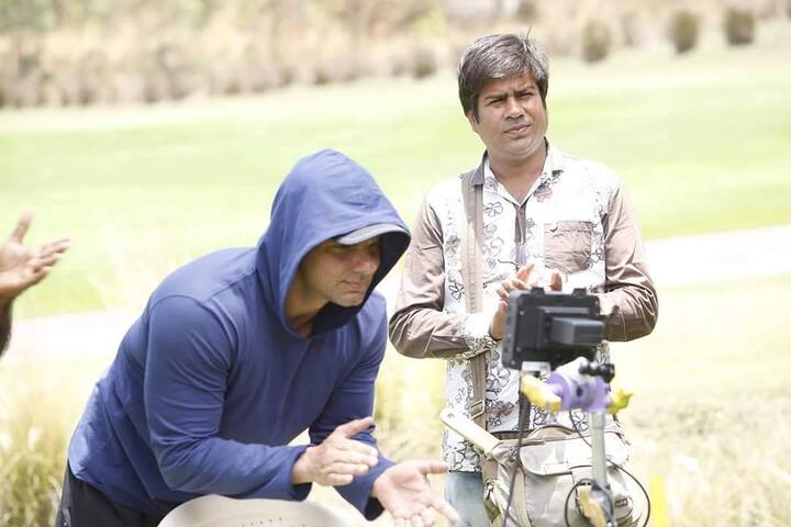 बता दें कि इस लड़ाई में सलमान खान का बचाव करने के पुलिस भी वहां पहुंची थी. सलमान खान अपने भाईयों अरबाज खान और सोहेल खान के साथ बहुत गहरा बॉन्ड शेयर करते हैं.