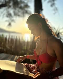 Disha Patani and Mouni Roy : హాలిడే ట్రిప్​లో బాలీవుడ్ హాట్ బ్యూటీలు.. అందాలతో పిచ్చెక్కిస్తున్నారుగా